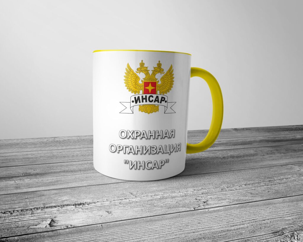 Подготовка макета и печать изображений на кружках в цеху типографии